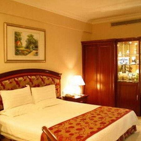 Imperial Court Hotel Yichang Room photo