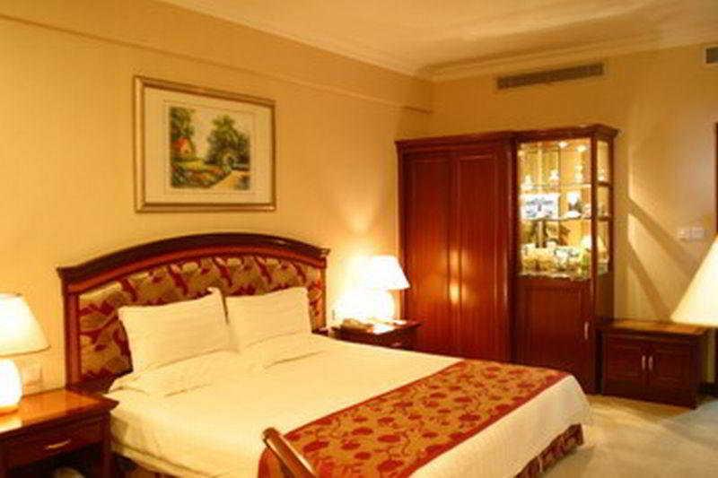 Imperial Court Hotel Yichang Room photo